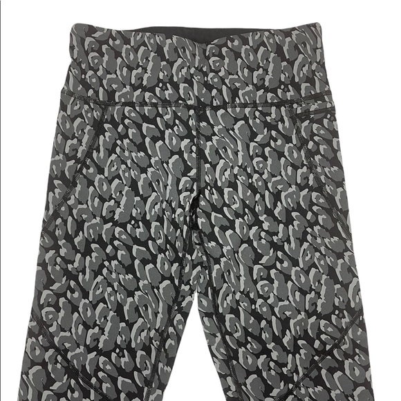NEW Sweaty Betty Leggings Pants 7/8 Length Workout Gray Black Animal Print Small - Picture 7 of 15